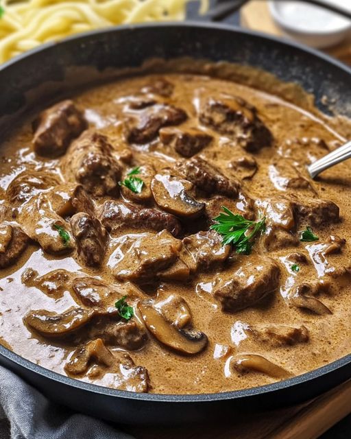 Stroganoff Cremoso de Ternera con Champiñones
