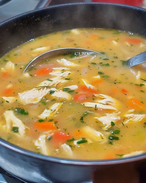 Sopa de Pollo Turca (Tavuk Çorbası): Reconfortante y Deliciosa