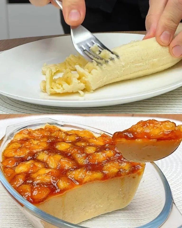 Crema de plátano con plátanos caramelizados en un tazón colorido