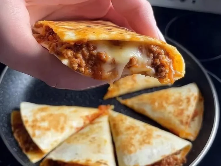 Pizza casera fácil y deliciosa con ingredientes frescos, ideal para compartir