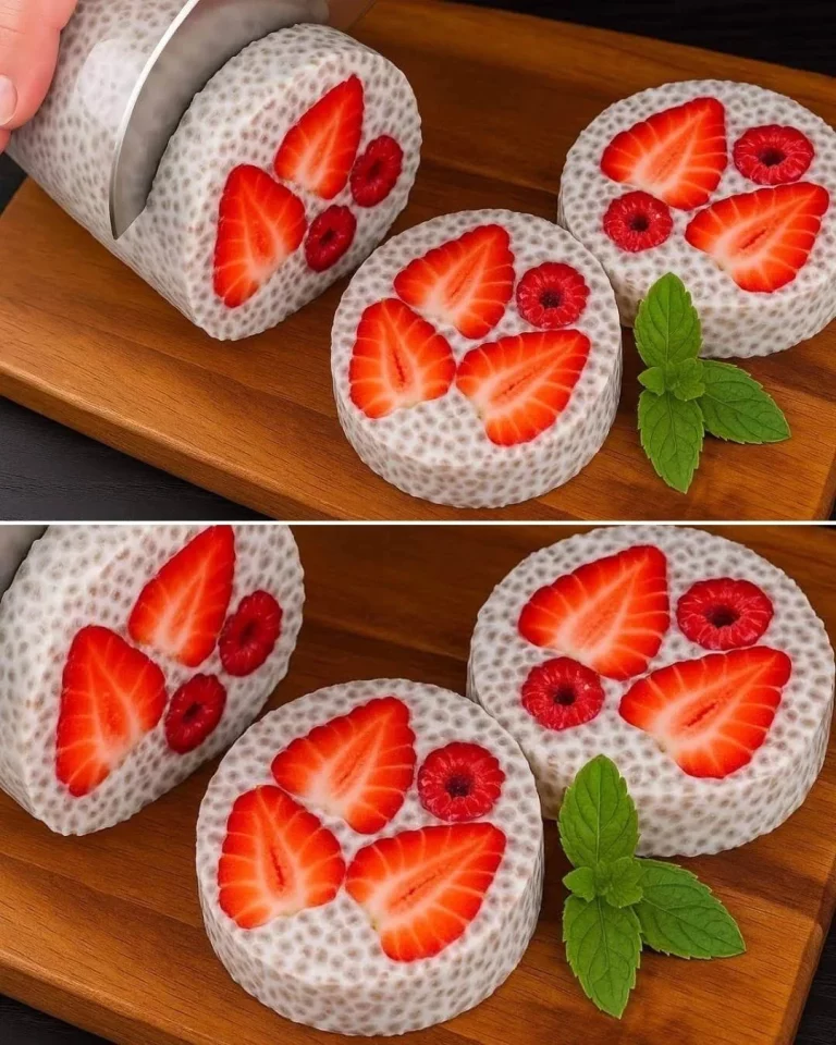 Pudín de chía con fresas y frambuesas en un tazón
