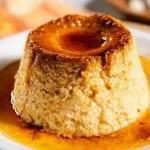 Postre Flan de Mascarpone cremoso y delicioso servido en un platillo