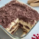 Pavê de Chocolate en un plato decorativo, postre irresistible