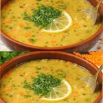 Plato de sopa de lentejas casera de la abuela servida en un tazón