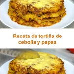 Tortilla de cebolla y papas fresca y dorada en un plato.