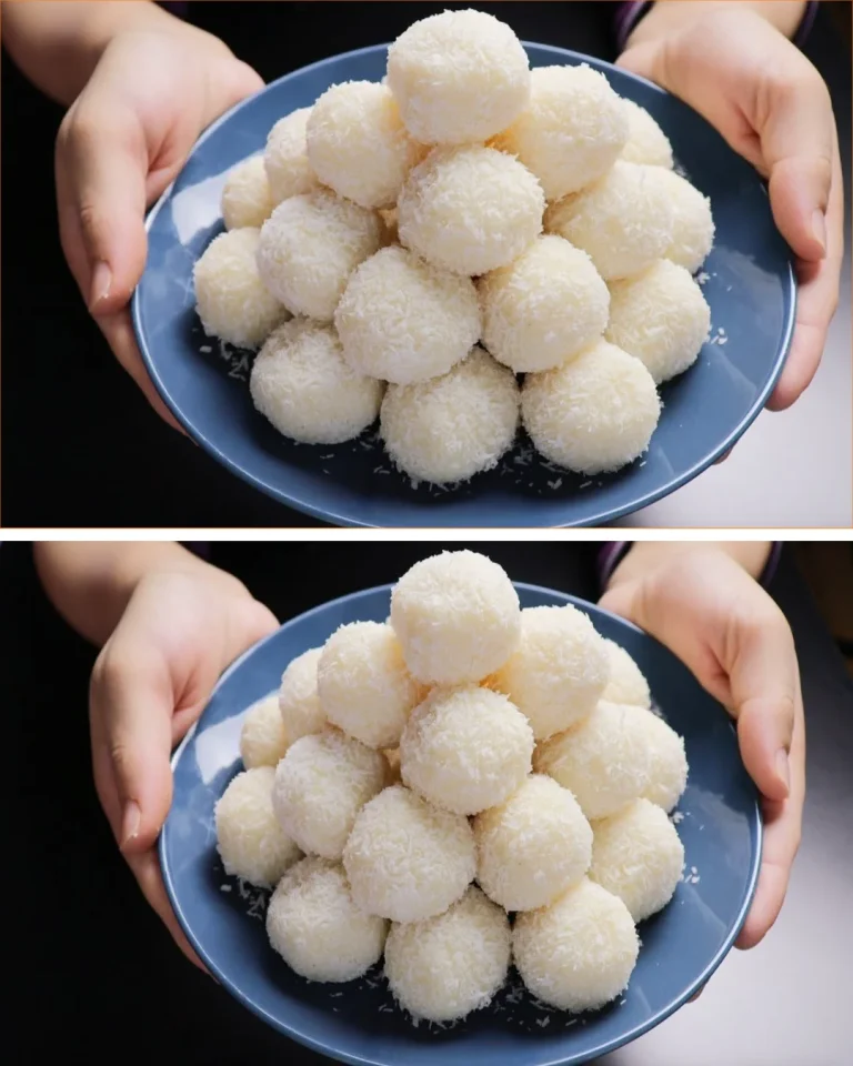 Bocaditos de Navidad de coco y almendra en una bandeja festiva