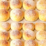 Deliciosos bollos de requesón recién horneados