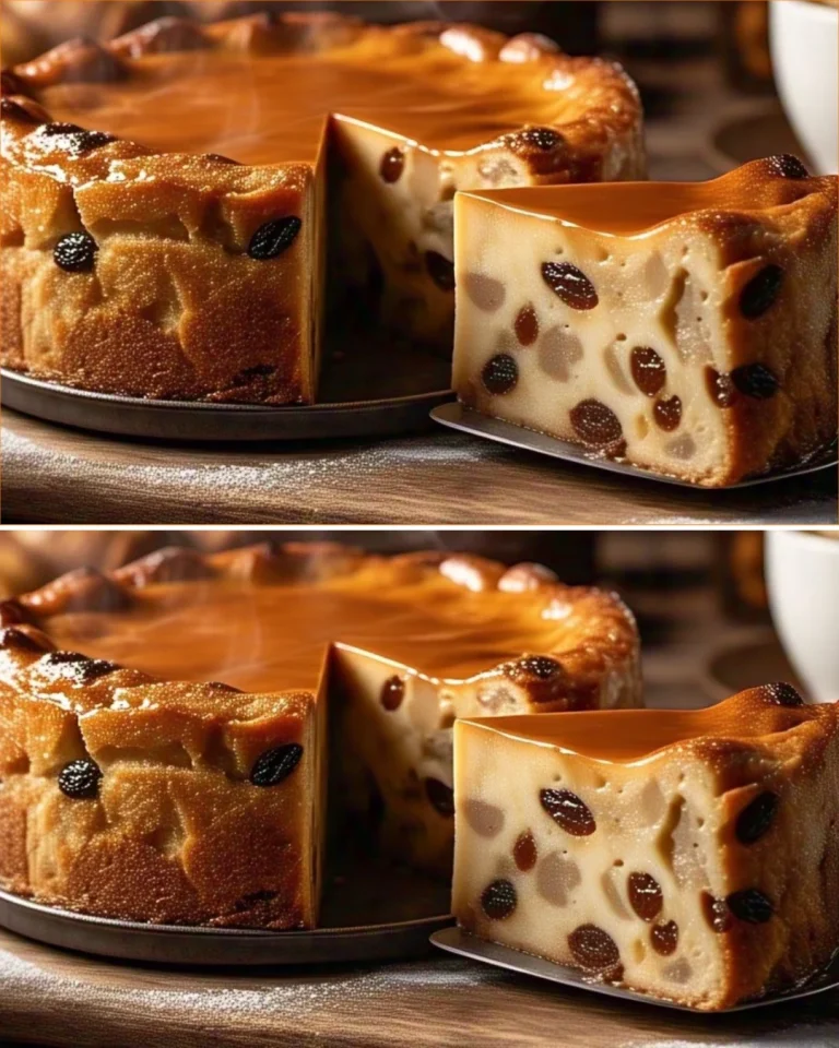 Delicioso Budín de Pan casero servido en un plato blanco.