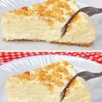 Cheesecake sin hornear bajo en carbohidratos en un plato decorativo