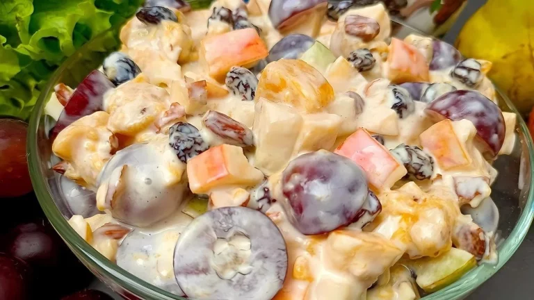 Ensalada navideña deliciosa y rápida con ingredientes frescos