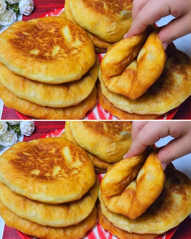 Empanadas de papa y carne recién horneadas en un plato
