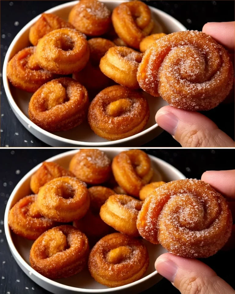 Imagen de galletas caseras recién horneadas y decoradas