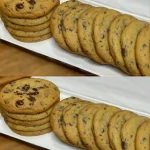 Galletas de chocolate recién horneadas con chispas de chocolate