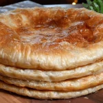 Delicioso pan yemení de desayuno recién horneado