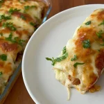 Deliciosa combinación de papas y pollo en un plato apetitoso