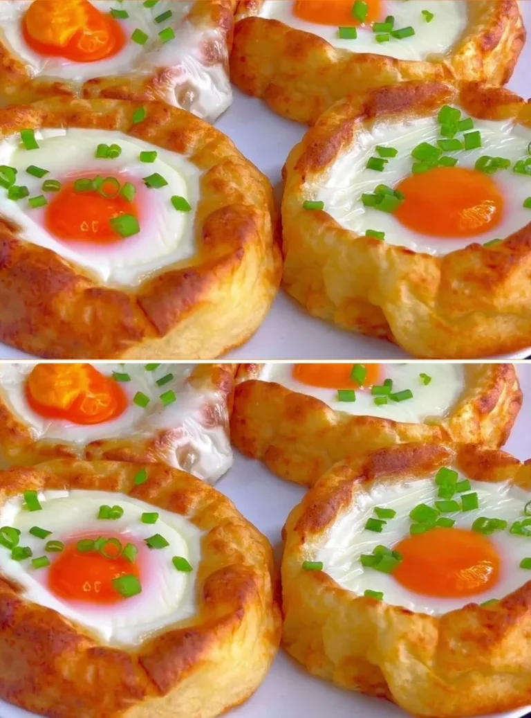 Nidos de papa y huevo recién preparados en un plato atractivo