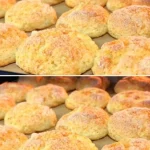 Panecillos de quark con manzana recién horneados