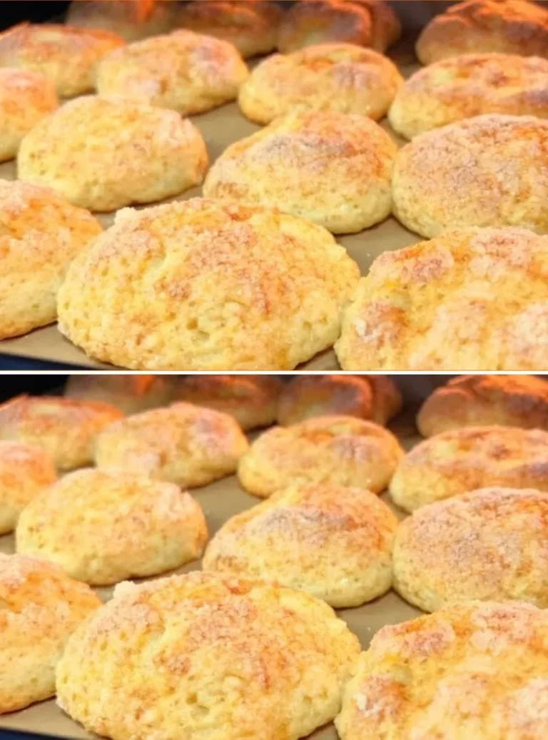 Panecillos de quark con manzana recién horneados