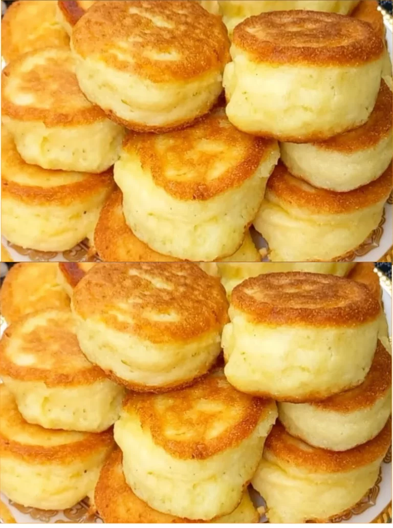 Panqueques de requesón sin harina en un plato delicioso y saludable