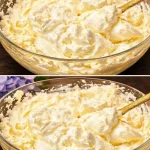 Pudín clásico servido en un plato decorativo