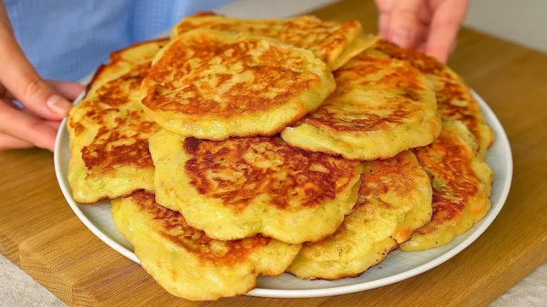 Receta saludable de tortitas de verdura con ingredientes frescos y nutritivos.