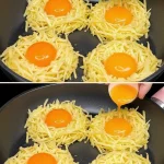 Tortillas de huevo con verduras y queso recién hechas