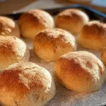 Crispy rolls recién horneados, crujientes y fáciles de preparar con 4 ingredientes.
