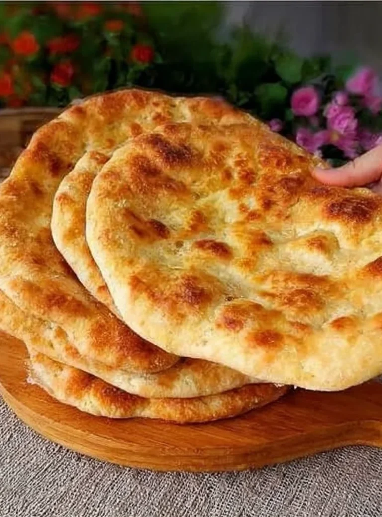 Delicioso pan de desayuno recién horneado, fácil y rápido de preparar.