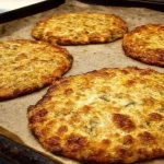 Tazón de avena y calabacín fresco combinado como alternativa saludable a la pizza